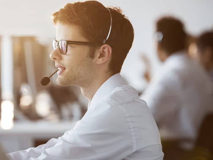 otisline-man-headset